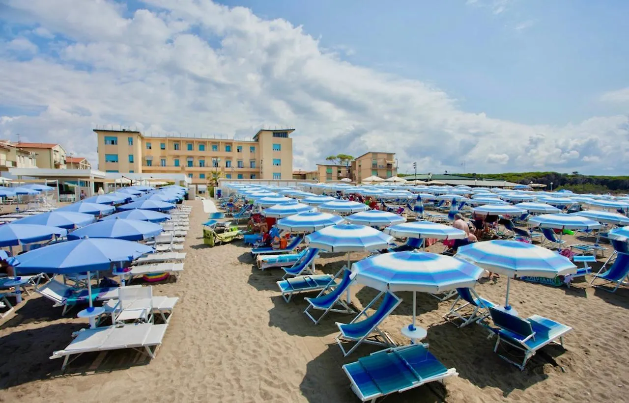 Isa-Double Room In Hotel With Swimming Pool In Marina Di Cecina, Just 10 Meters From The Sea Cecina  Italy