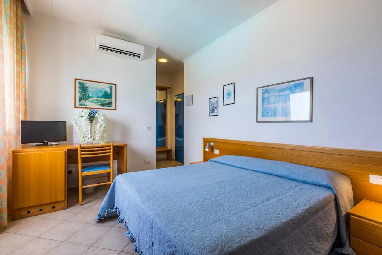 Isa-Double Room In Hotel With Swimming Pool In Marina Di Cecina, Just 10 Meters From The Sea Cecina  0*, Cecina (Livorno) Italy